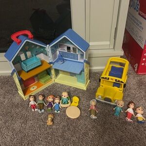 Cocomelon Deluxe House and Bus